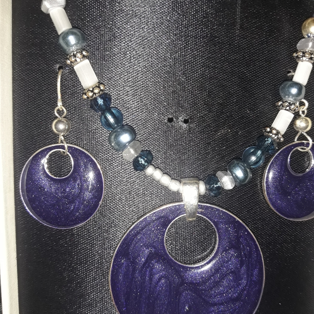 Necklace - Picture 5 of 6